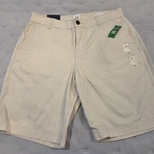 GAP Women's Size 8 Light Tan Flat Front Shorts. 9" Inseam NWT.